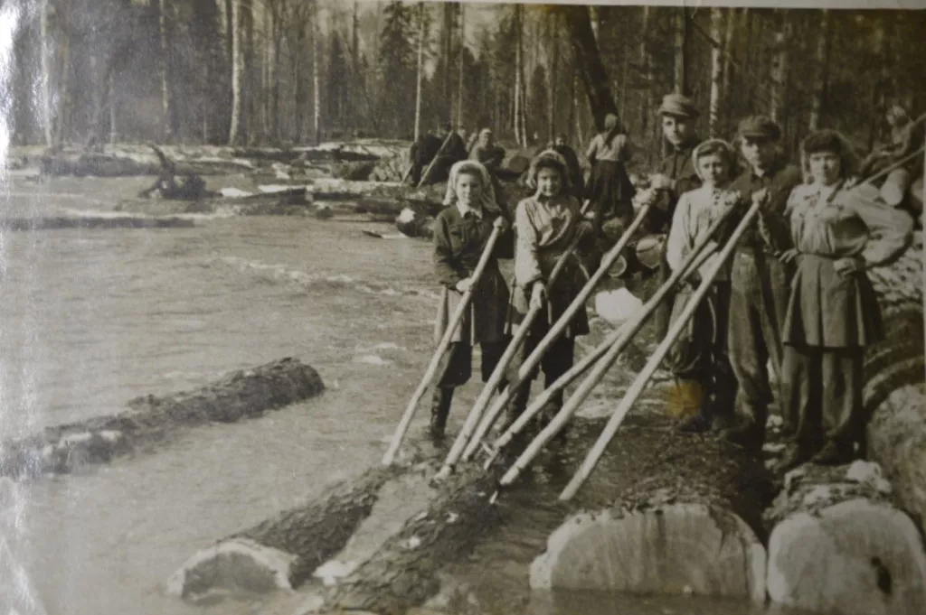 Sibiras.-Misku-ukio-darbininkes.