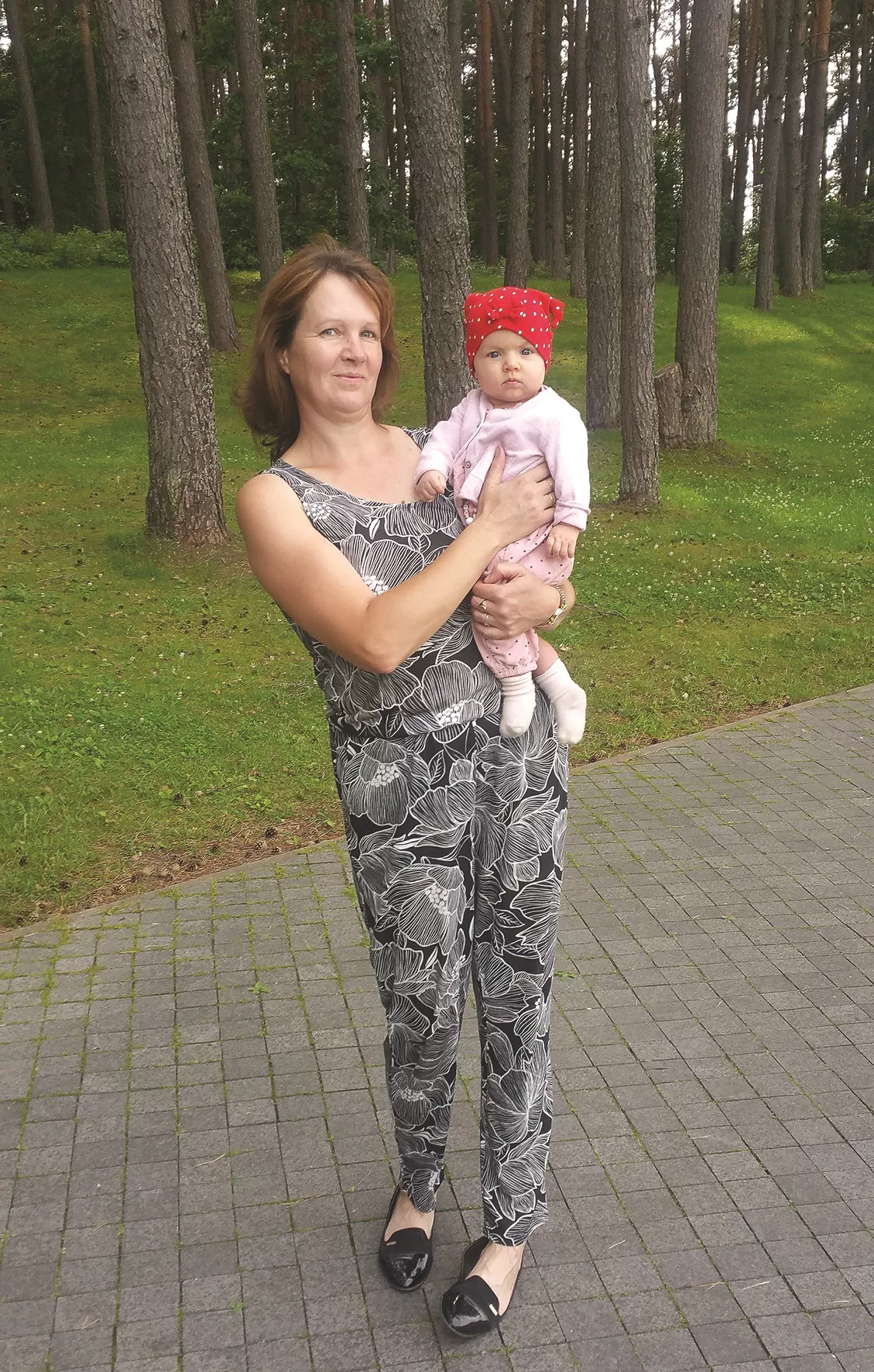 Vienas didžiausių Vidos džiaugsmų – dukros padovanota mažiausia šeimos narė – anūkė./ Asmeninio archyvo nuotr.