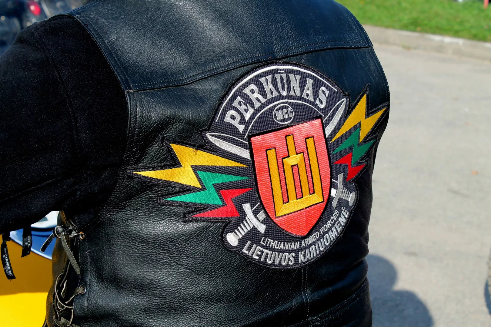 Dėmesio: motociklu rieda karys! Tas, kuris myli ir gerbia savo laisvę, tėvynę ir jos žmones, savo pasirinktą kario profesiją, bei turi plačią širdį. 2008-aisiais Lietuvos kariuomenės baikeriai metė iššūkį karams, vaikų žūtims, žmonių luošinimui keliuose ir įkūrė Kariuomenės baikerių klubą „PERKŪNAS“. Šiuos žmones suvienijo meilė ir pagarba motociklui, judėjimo laisvei, vėjui, vienas kitam ir žinoma žmogui ir jo gyvenimui. Karių motociklininkų klubas „Perkūnas“ yra savanoriškas Lietuvos kariuomenės karių ir krašto apsaugos sistemos darbuotojų, NATO karių reziduojančių Lietuvos teritorijoje, kurie turi ir valdo bet kokio modelio motociklą, motociklininkų klubas, veikiantis visoje Lietuvos Respublikos teritorijoje.