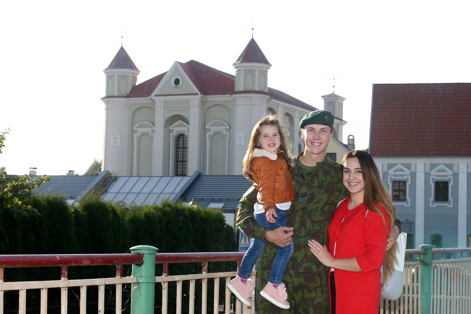 Kuomet kėdainiečiui Visvaldui Masiui tenka išvykti į mokymus ar komandiruotes ilgesniam laikui, širdį spaudžia beprotiškas ilgesys žmonai Kamilei ir beveik trejų dukrelei Vanesai./ A. Barzdžiaus nuotr.