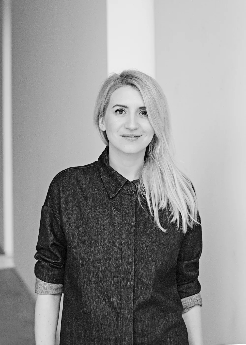 Sandra Yushka kuria minimalistinio stiliaus drabužius, įkvėptus tvarios mados idėjos. Kaip aiškina pati dizainerė, jos kuriami drabužiai yra skirti moterims, kurios kas dieną nori atrodyti stilingai, tačiau jaustis patogiai ir nevaržomai.