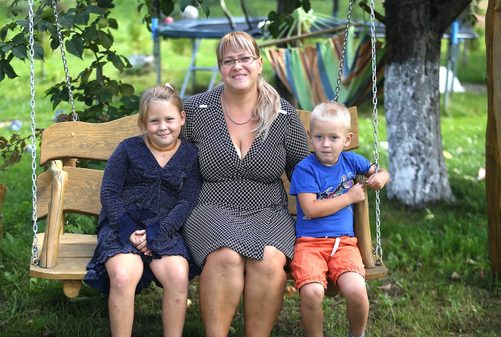 Naujoji Pėdžių gyventoja Inga augina du puikius ir vietoje nenustygstančius bei žodžio kišenėje neieškančius vaikus. A. Barzdžiaus nuotr.