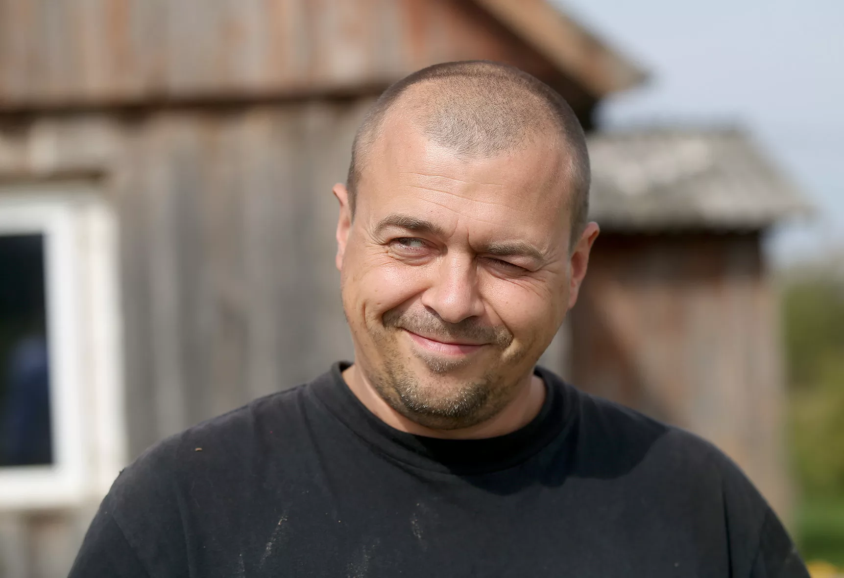 Algimantas atskleidžia, kad buvo emigravęs į Angliją, bet jam ten nepatiko, tad vėl sugrįžo į Lietuvą, į Josvainius, į Macgalius. A. Barzdžiaus nuotr. 