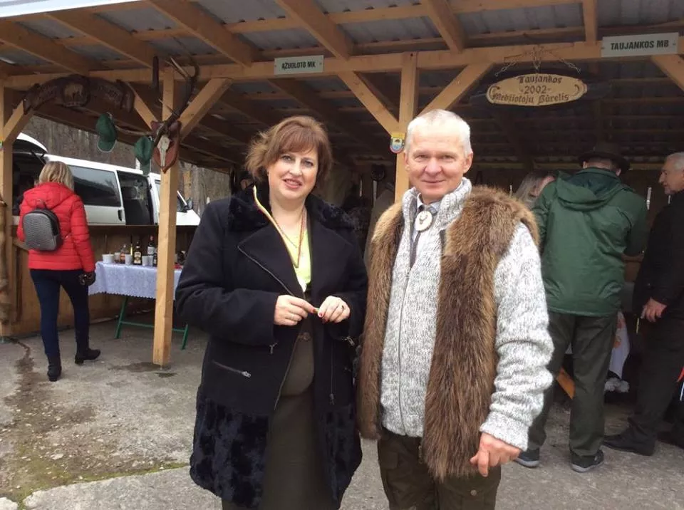 Kėdainių medžiotojų ir žvejų draugijos pirmininkas Lionius Stanevičius ir draugijos atstovė Jovita Bielskienė. D. Kuprijanovo nuotr.