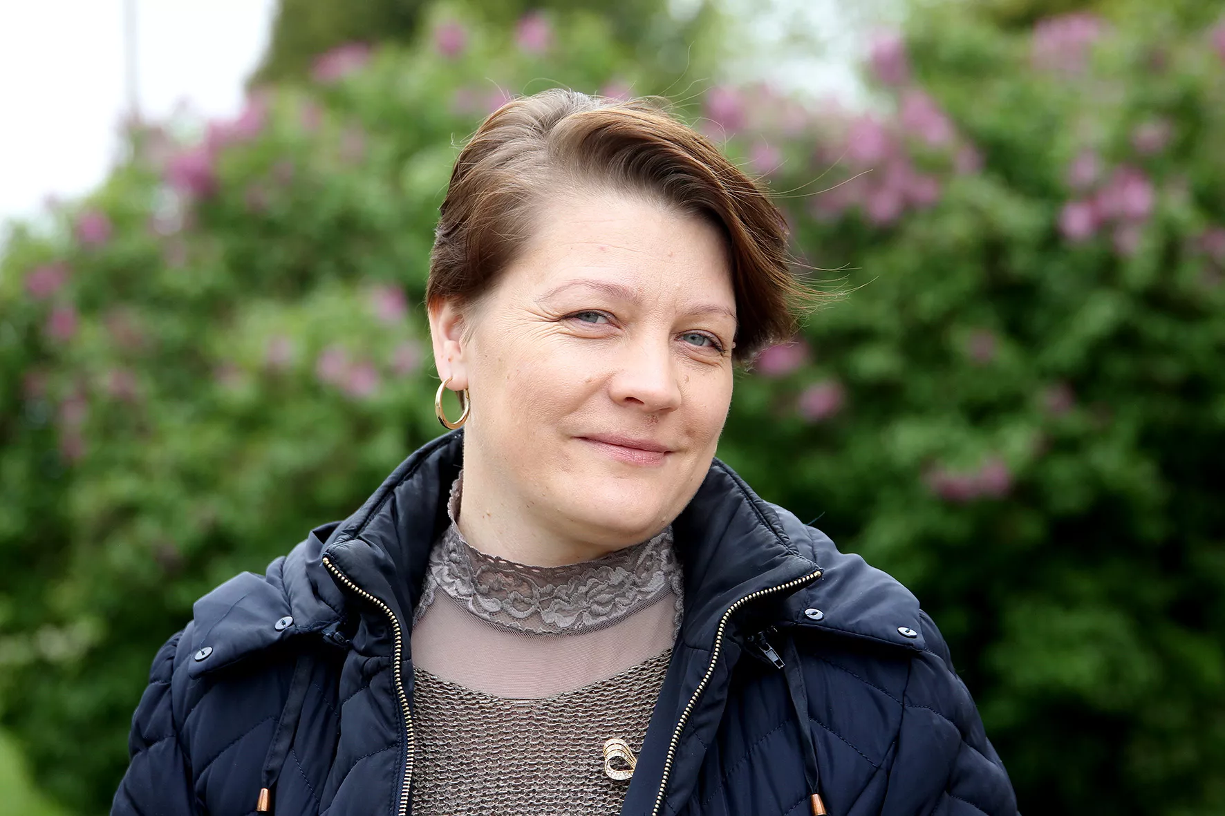  Jau 20 metų Devynduoniuose gyvenanti ir net ketverius metus bendruomenės pirmininkės pareigas einanti Audronė Konderauskienė į kaimelį atsikėlė iš Radviliškio rajono. A.Barzdžiaus nuotr.