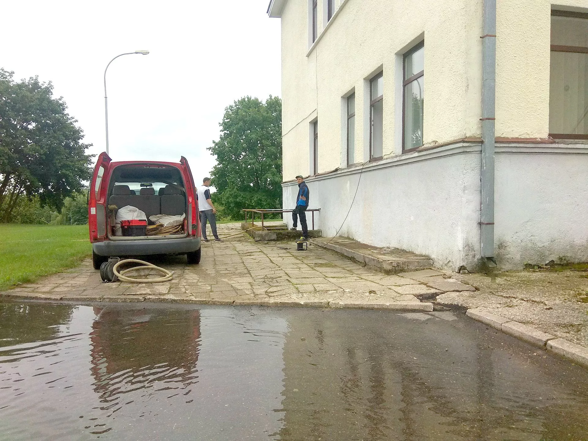 Dėl liūties didelių nuostolių patyrė ir Kėdainių kultūros centras – po liūties buvo apsemtos centro rūsio patalpos. Dimitrijaus Kuprijanovo nuotr.