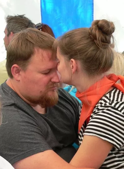 Liudijimas. Audrius ir Monika supranta, kad jų šeimos tvirtumas neša kitiems liudijimą, kad šeima gali išlikti, kad gali būti tvirta, ištikima.