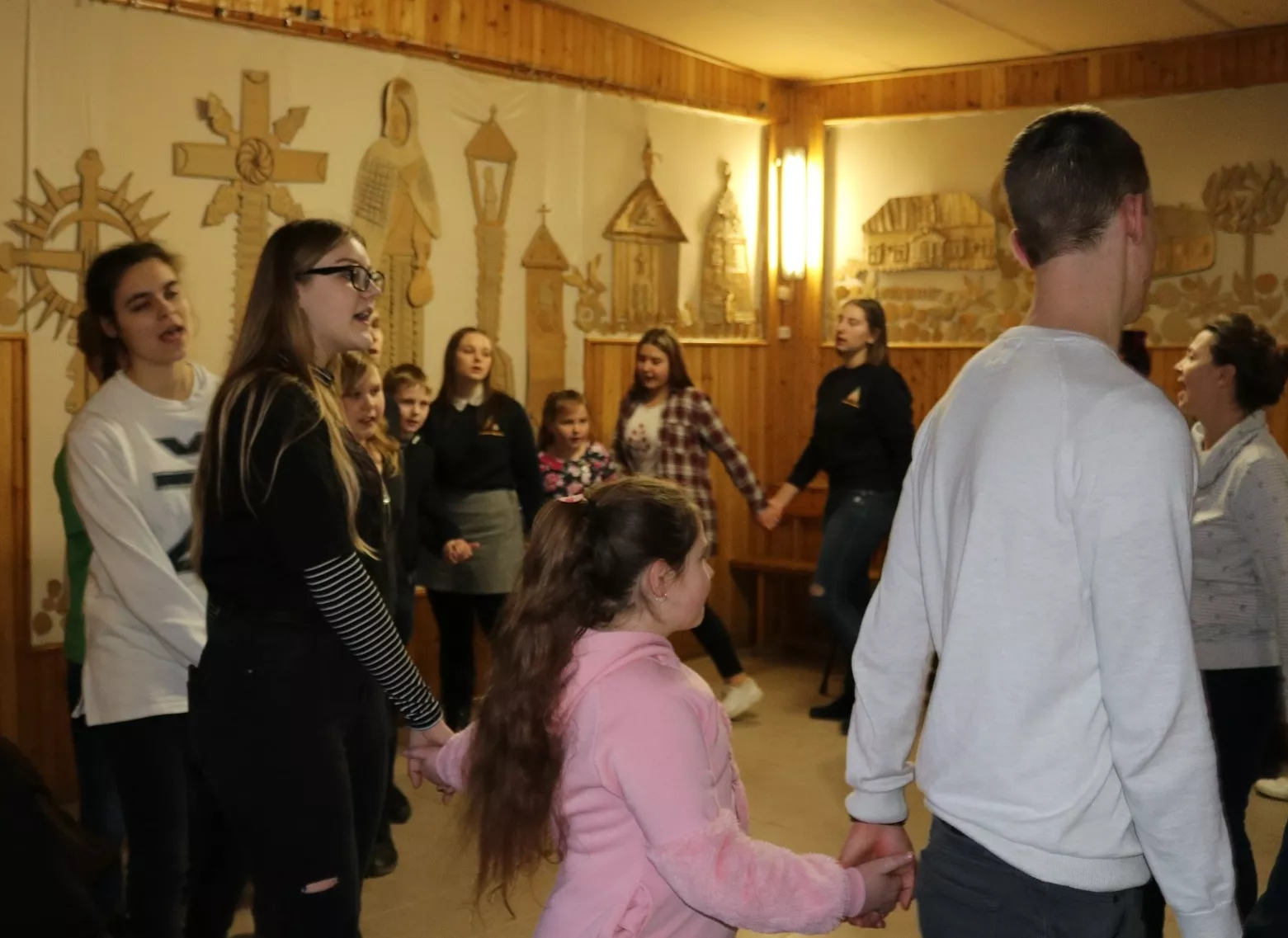 Vaikų dienos centro atidarymo ceremonijoje mažiesiems gudžiūniškiams netrūko smagių veiklų. / Organizatorių nuotr. 