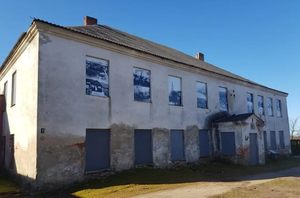 Nors ir smarkiai rekonstruoti bei gerokai apleisti, žydų maldos namai yra išlikę iki šių dienų.
