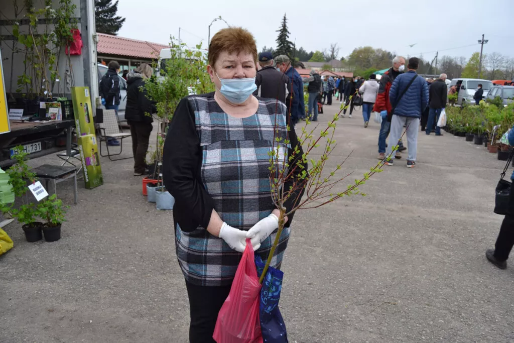 Biržietė Regina Jukonienė nusipirko žilvitį. Reginos VAIČEKONIENĖS nuotr.