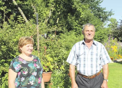 Birutės Ir Juozo Gulbickų sodybą puošia tikra gėlių jūra. D. Tomkuvienės nuotr.