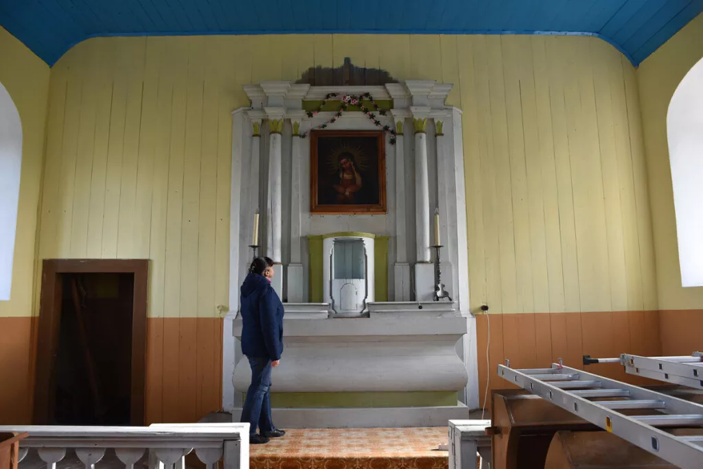 Koplyčios altorius kelia daugiausiai diskusijų. Vieni sako, kad koplyčioje stovi autentiškas, kiti sako, kad jis iškeliavęs į muziejų. Ž. Katkūnaitės nuotr.
